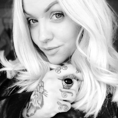 BLACK Augen