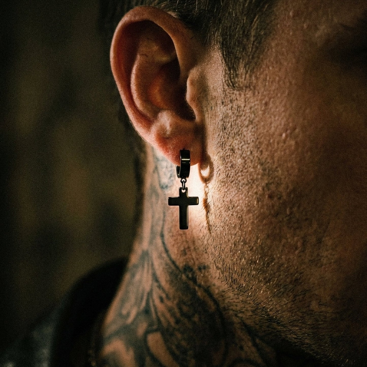 CROSS HANGER EARRINGS - Schwarz